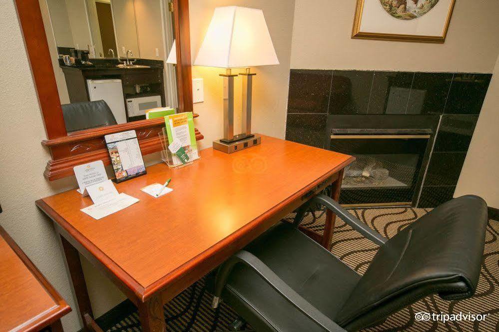 La Quinta Inn By Wyndham Sandusky Near Cedar Point Dış mekan fotoğraf